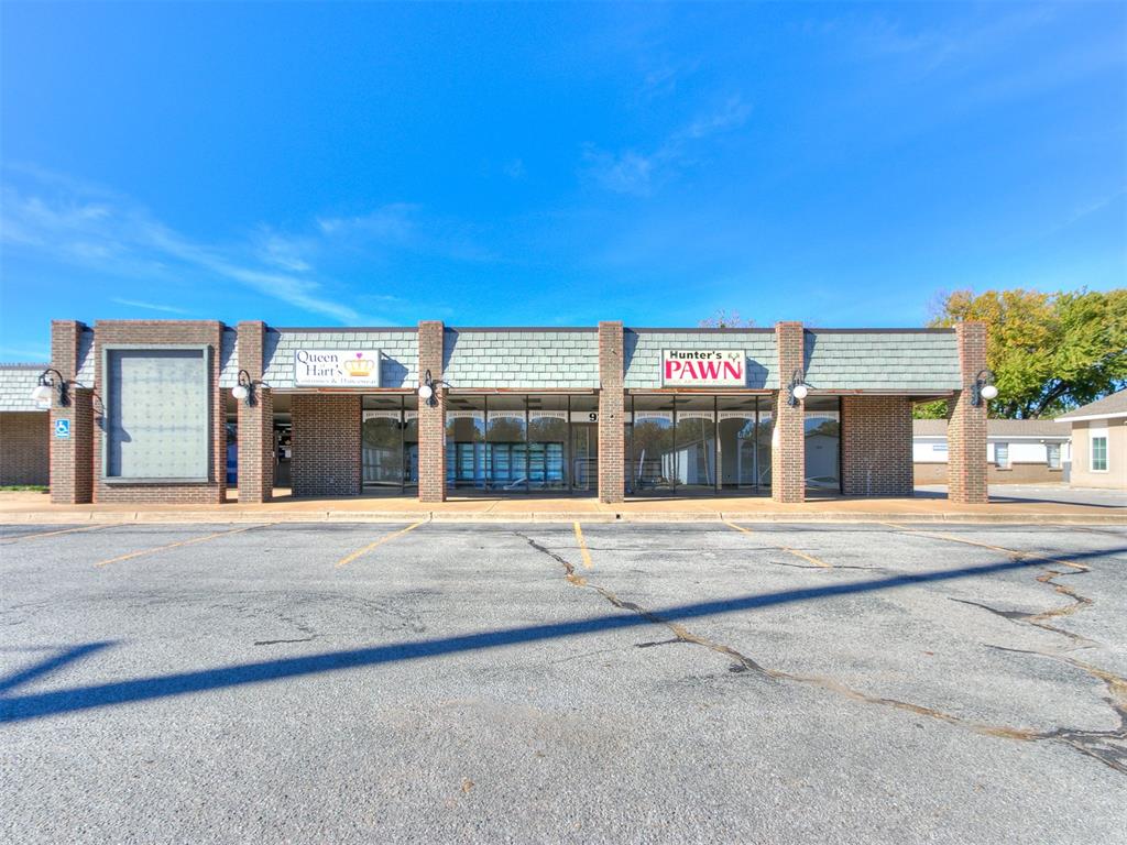 Looking for the perfect location for your business? This 2,065 SF commercial retail space in Norman, OK offers a fantastic opportunity for small businesses to establish themselves in a high-traffic area with exceptional visibility. Priced competitively at just $1950 per month, this space is available under a Triple Net (NNN) Lease with a minimum term of three years. This is a rare opportunity to secure a prime retail space in one of Norman’s most sought-after areas at an exceptional price. Whether you’re starting a new business or expanding an existing one, this location provides the exposure and accessibility you need to succeed. Key Features: 2,065 SF of versatile retail space ideal for a variety of businesses Great Location: Prime position near I-35 and the University of Oklahoma campus, ensuring steady foot traffic and easy access for customers. High Visibility: Situated in a high-traffic area, perfect for drawing attention from both locals and visitors Competitive Rate: Affordable monthly rent of $1950 in a growing area with excellent potential Triple Net Lease: Tenant responsible for property taxes, insurance, and maintenance, keeping operating costs predictable For more information or to schedule a tour, contact us today and take the next step toward growing your business in a vibrant and dynamic community!