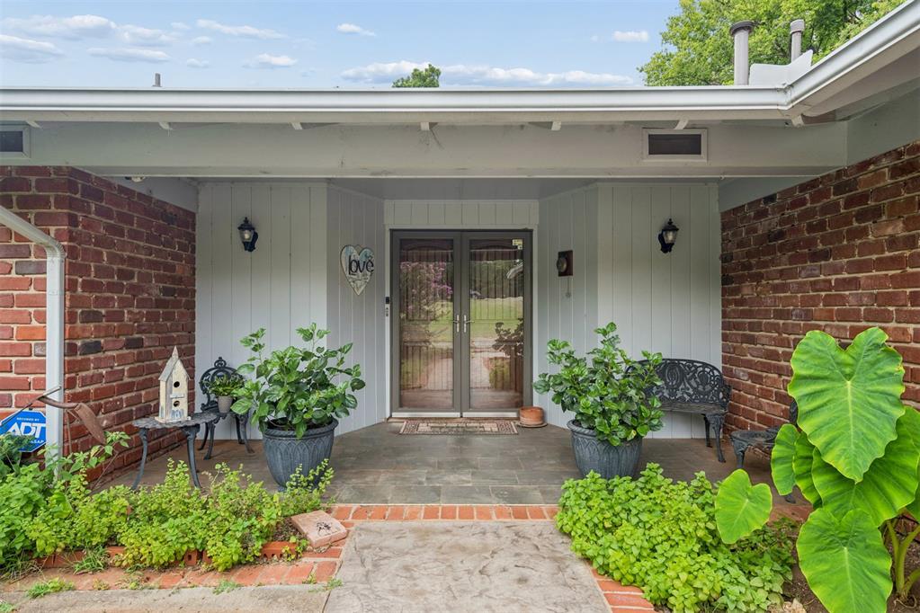 Perfect home for small family that enjoys living on the water where nature abounds: stocked lake, ducks, cranes, geese and wildlife surround you all on .57 acres in the middle of Oklahoma Ciity!
