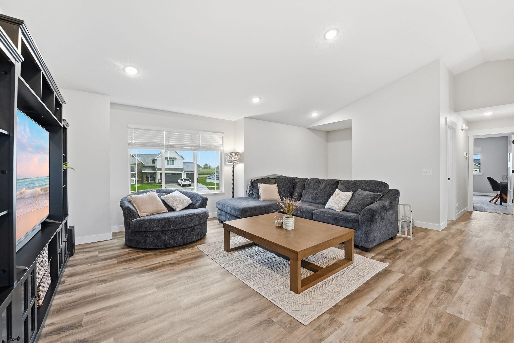 1013 26th Street Loop N