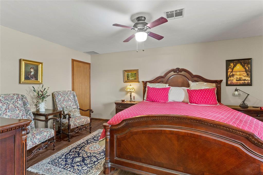 1421 E Quail