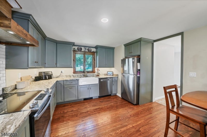 113 Carol Dr — photo 6 of 18