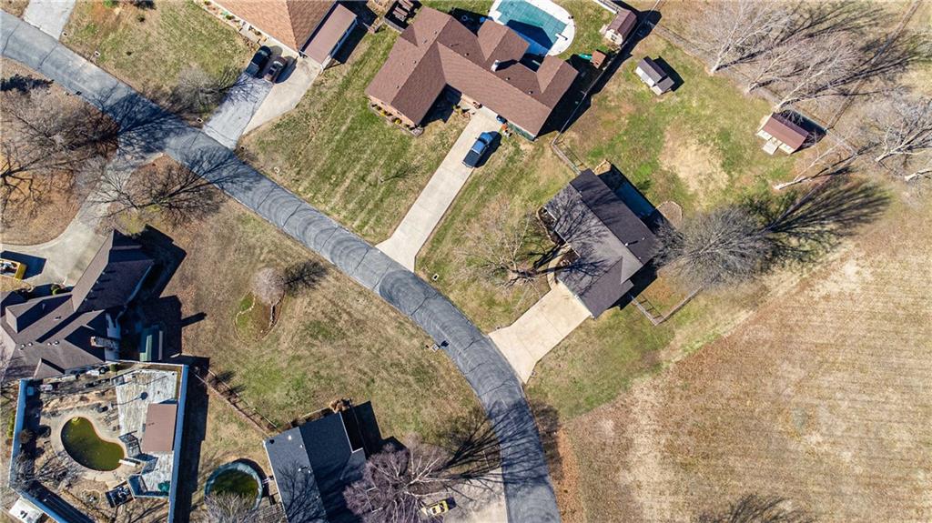 1905 Lakeview Drive