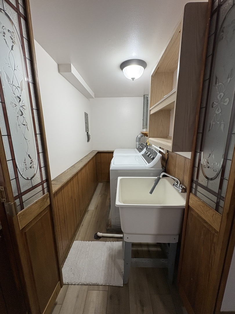 4937 W 85th Place