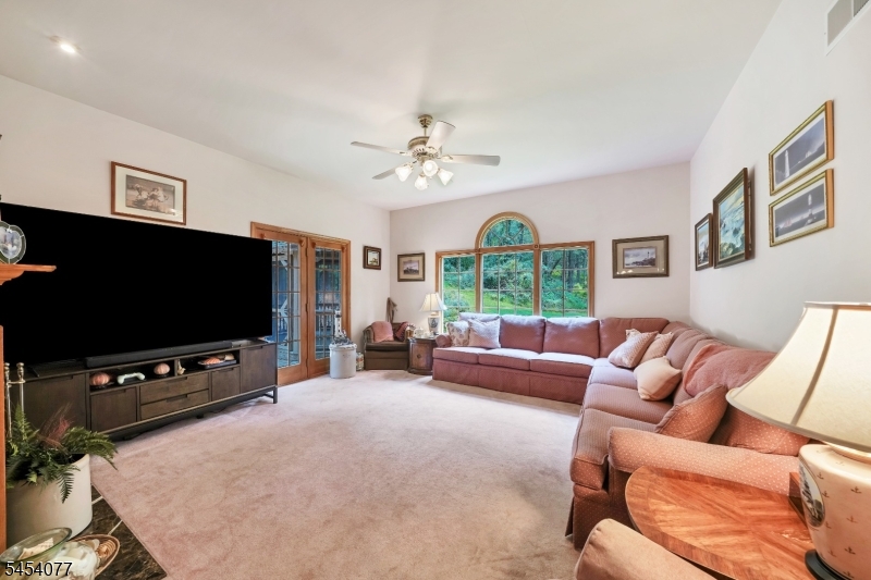137 Lanning Rd — photo 9 of 38