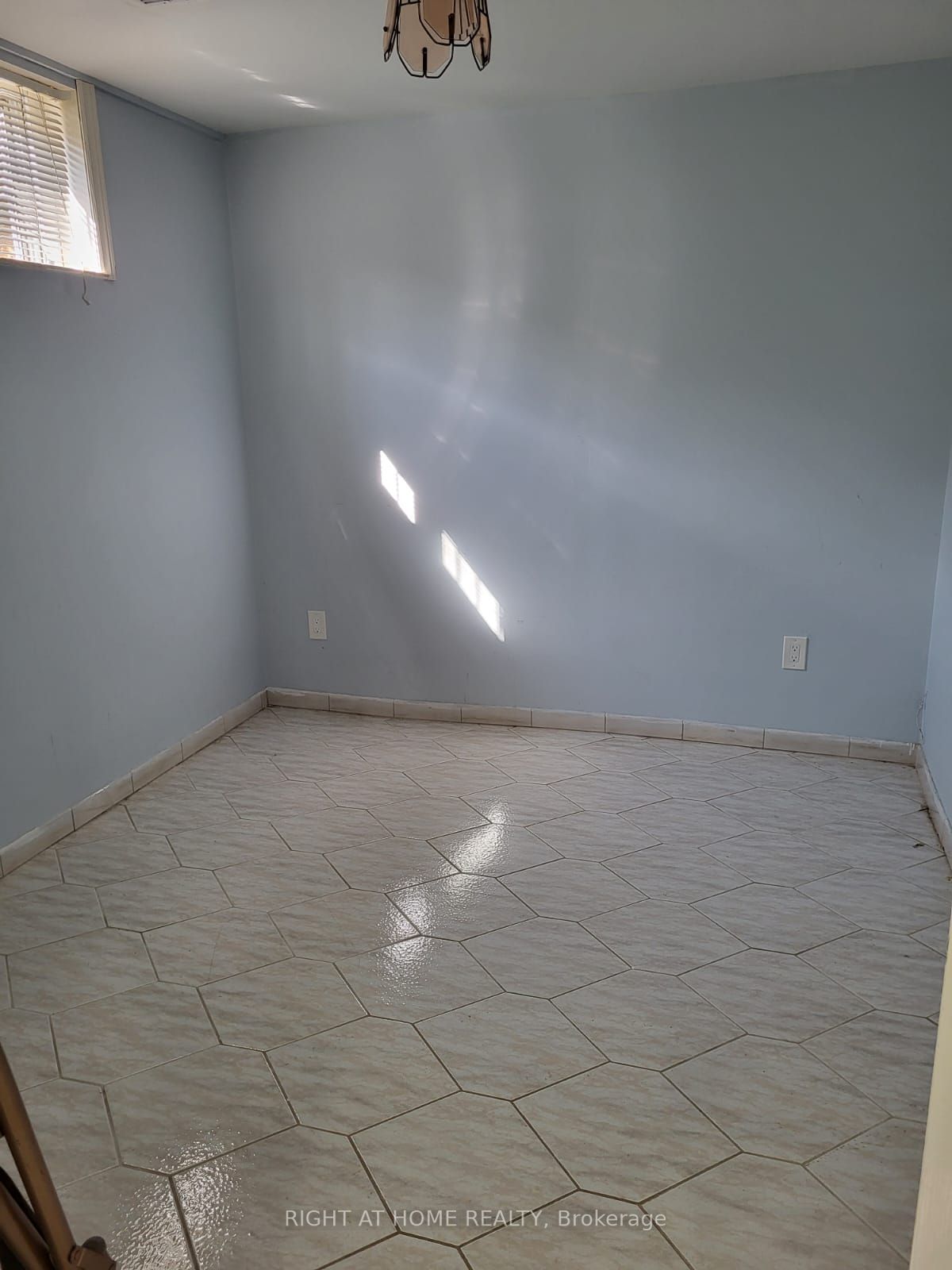 38 S Tinder Cres Bsmt