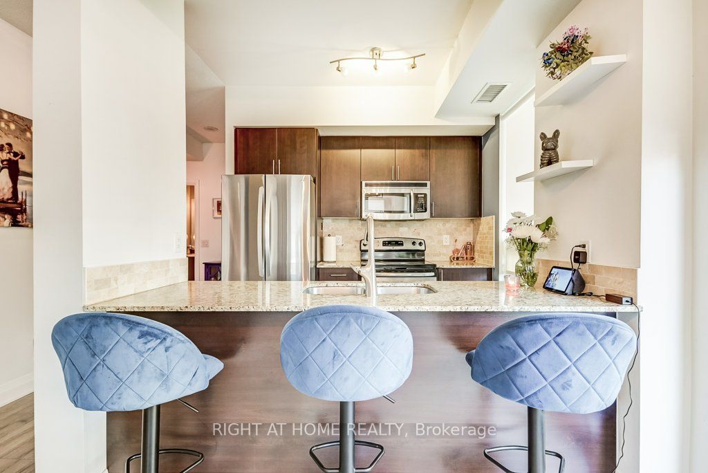 520 W Steeles Ave 212