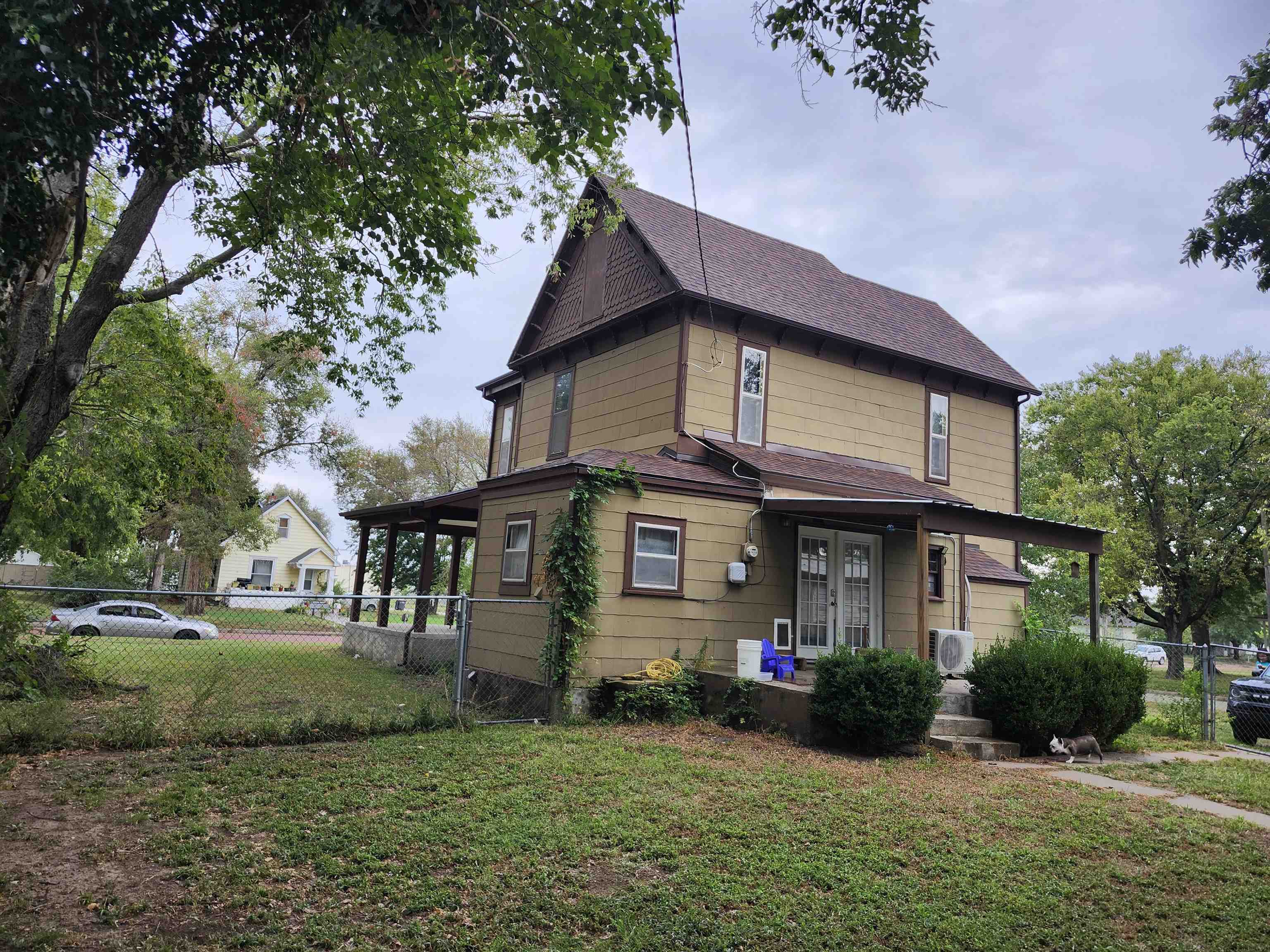 1025 S 2nd