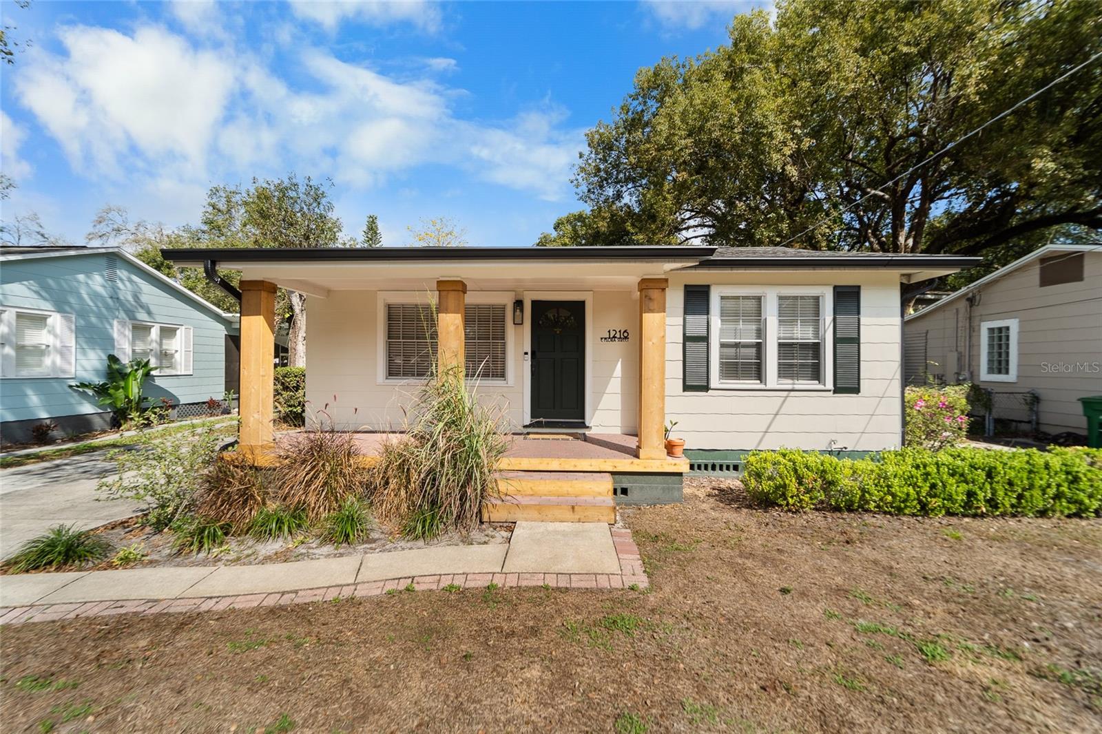 1216 E Flora Street