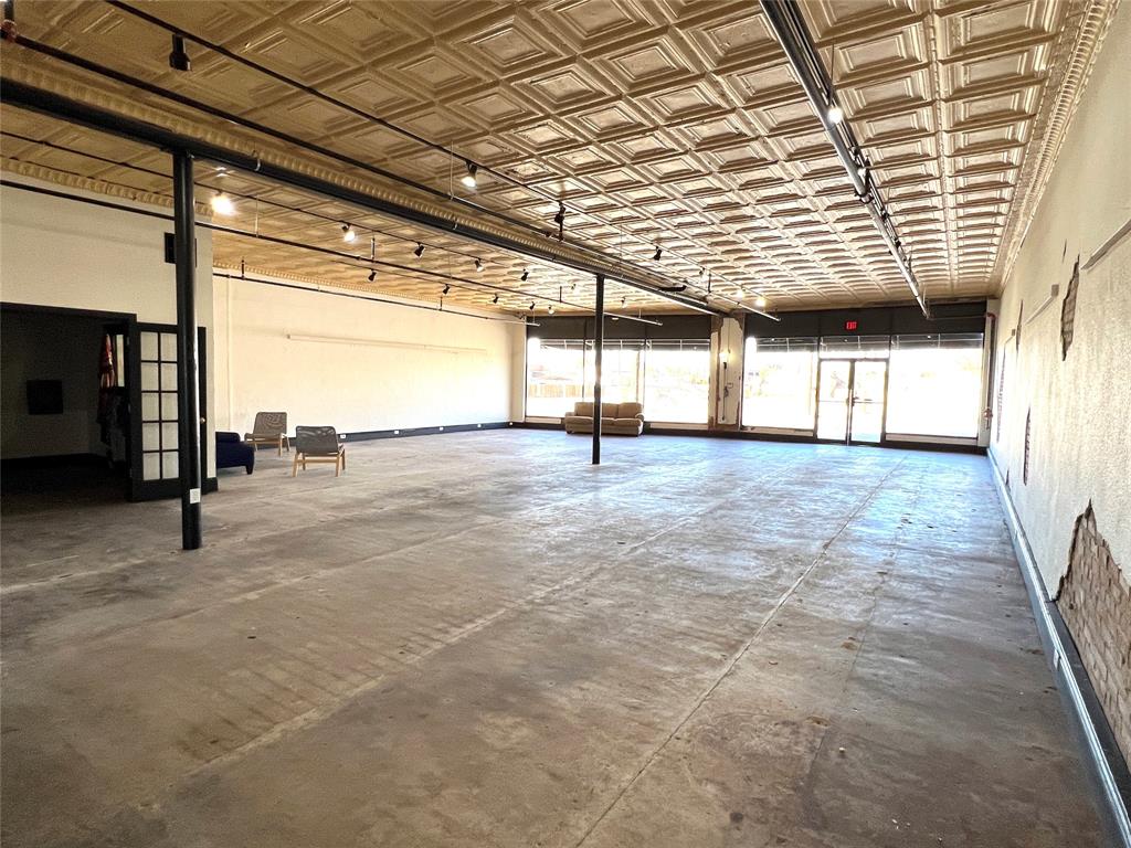 330 W Lamar Street 101