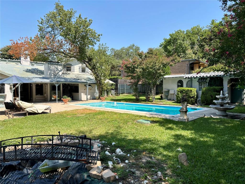 5338 W University Boulevard