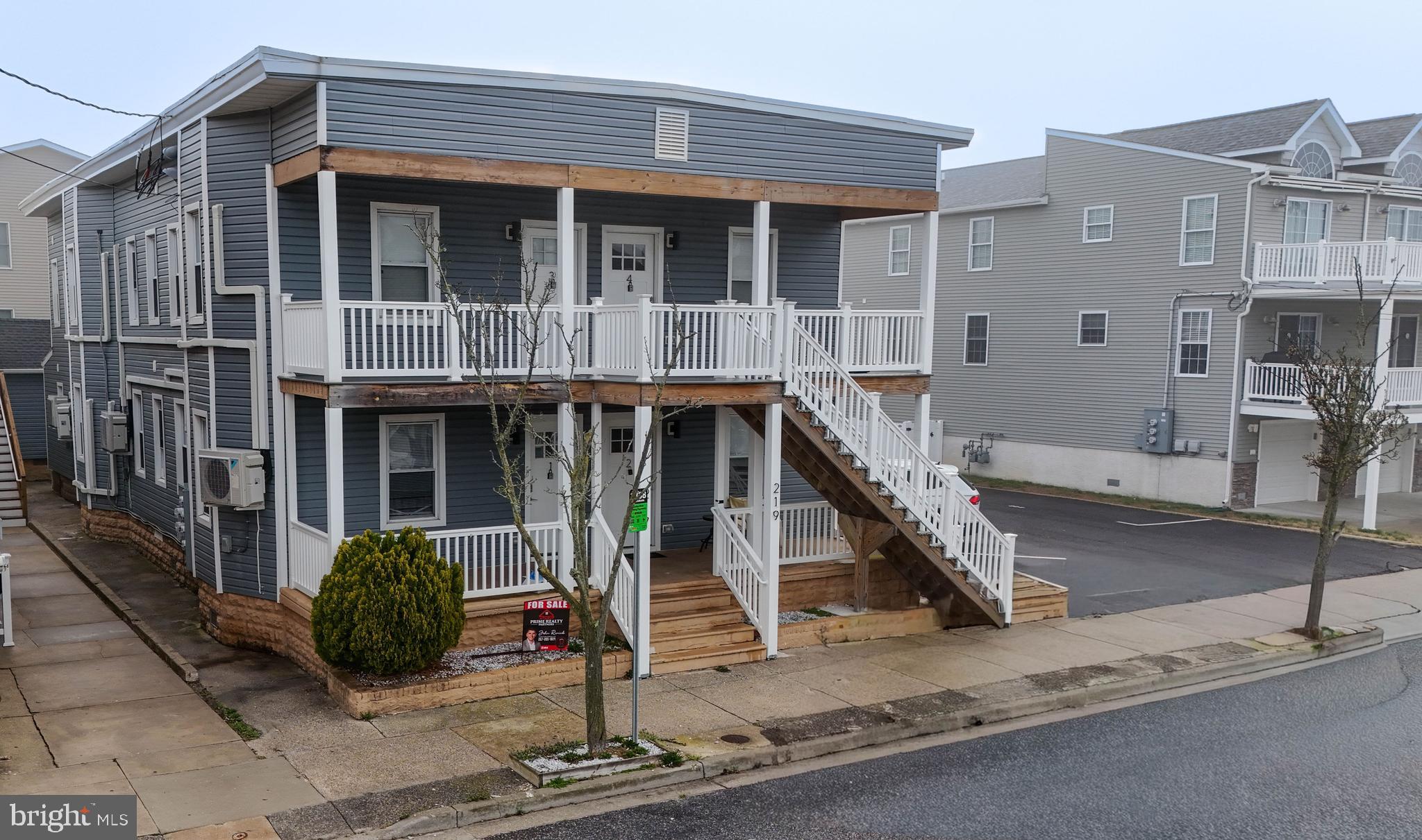217-221 E Burk Ave  