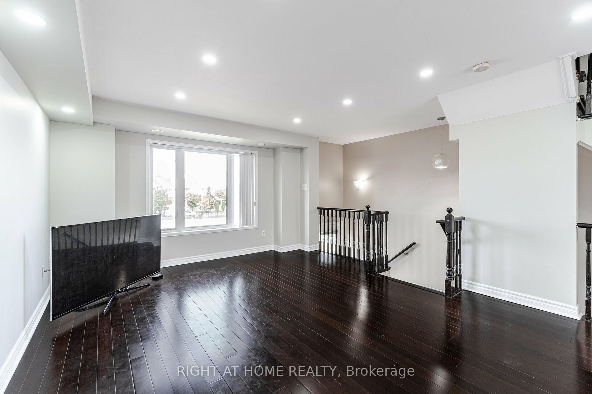60 Fairwood Circ 45