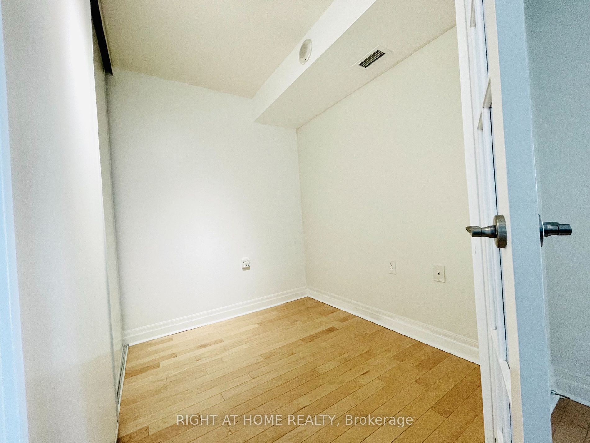 21 Hillcrest Ave 1007
