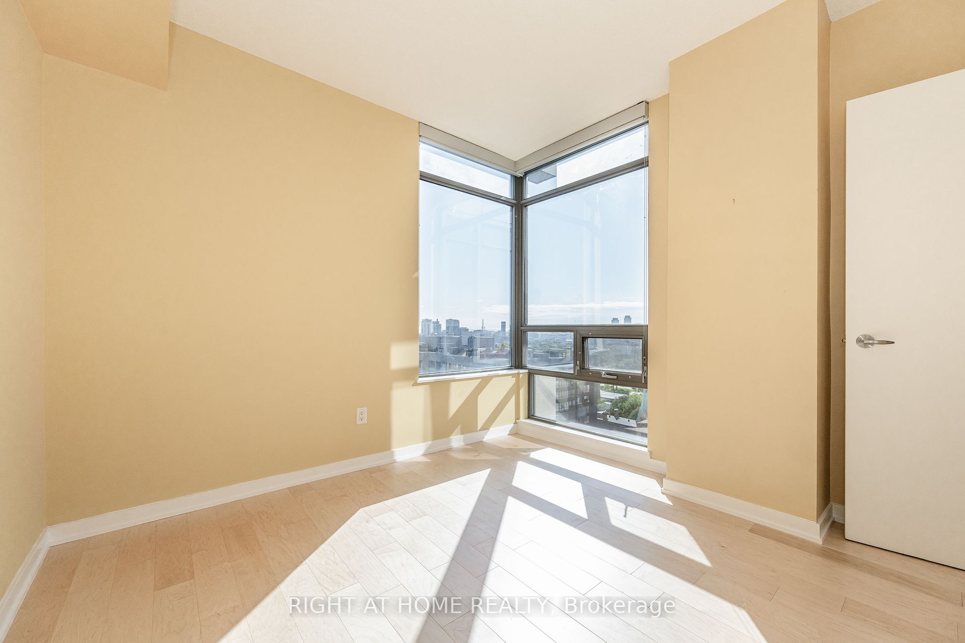 281 Mutual St 1701