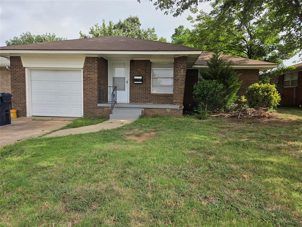 MOVE IN READY! This 2-bed/1-bath/1-car garage home is ready for you! Original hardwood floors,  Spacious Kitchen, nice size living and dining room as well. In addition, check out the one car garage! Rent is $950 a month. The security deposit is $950. Small pets are allowed with landlord approval and there is a $250 deposit and a $25 monthly pet fee. A $49 application per adult is required! Minimum 1 year lease.