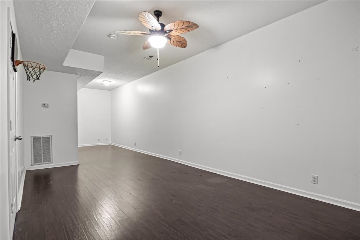 1613 Broad Cir