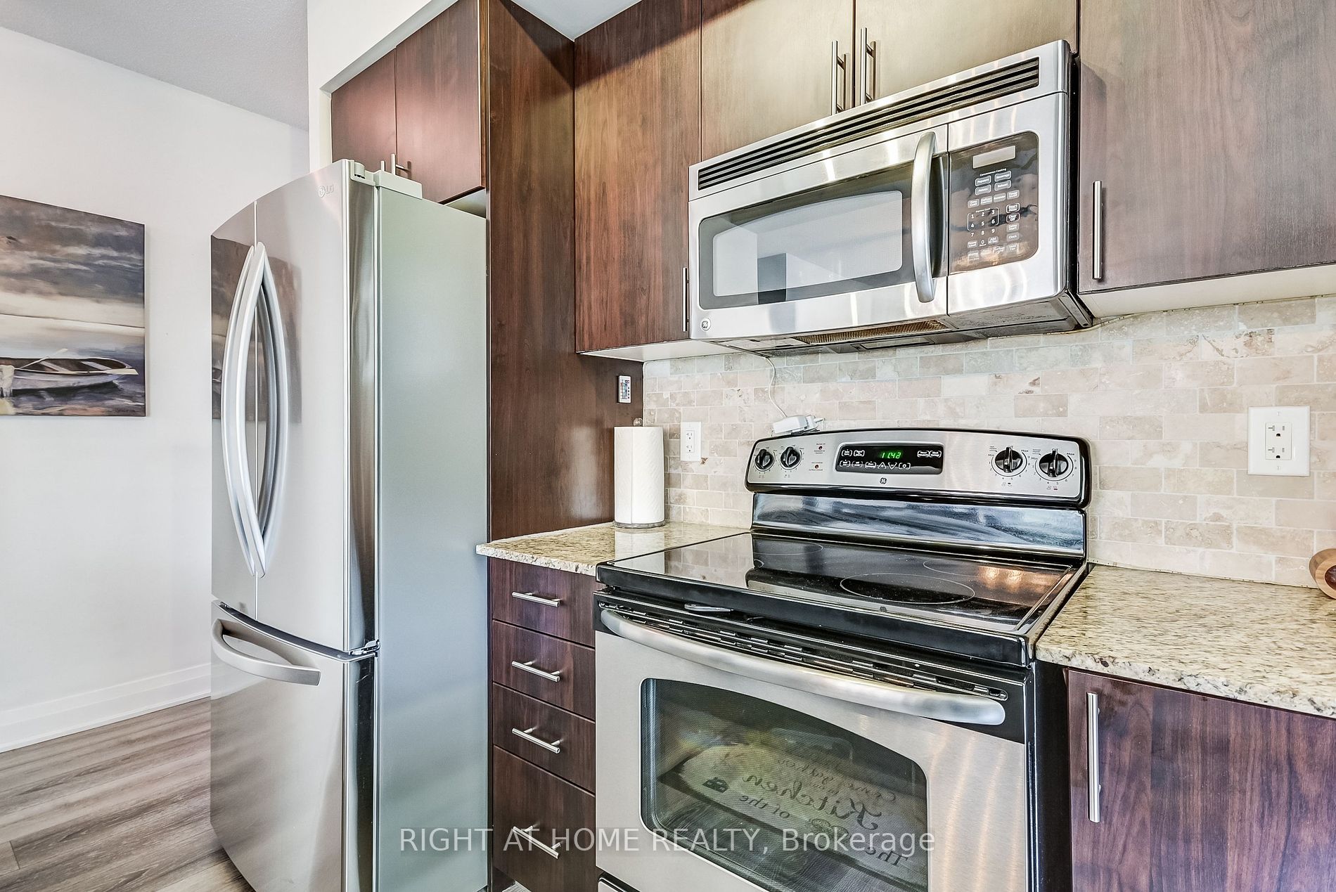 520 W Steeles Ave 212