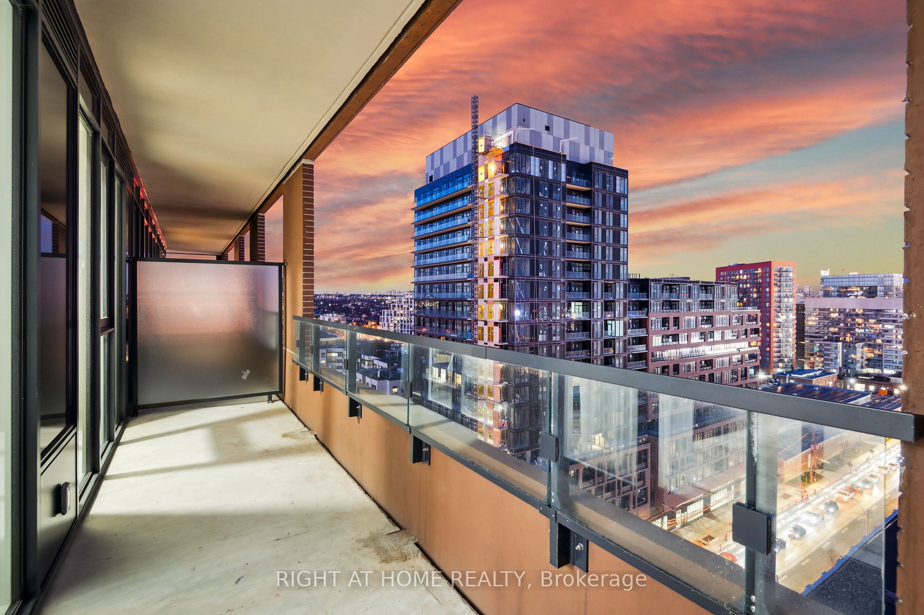 270 Dufferin St LPH17