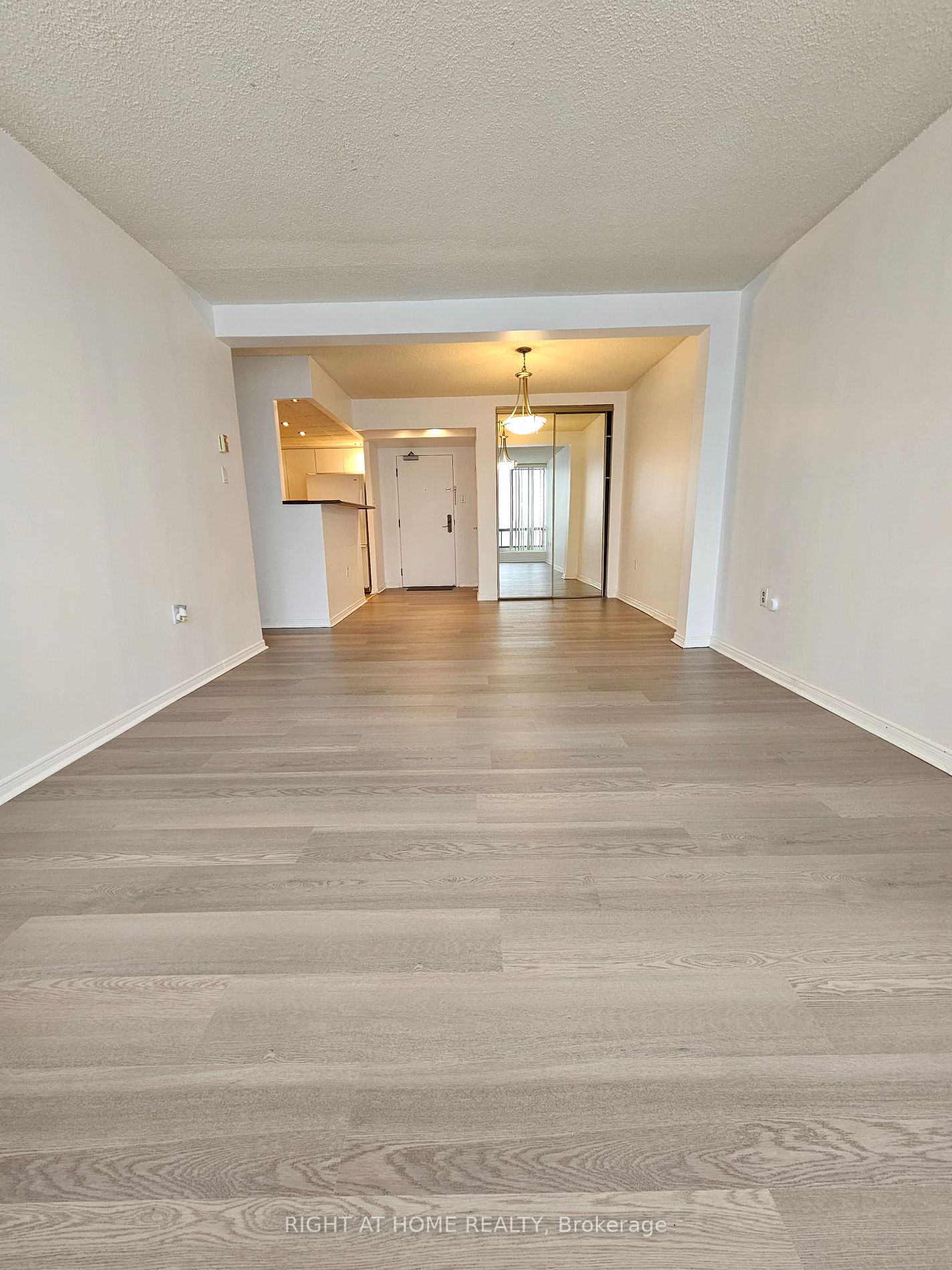 25 W Fairview Rd Ph3