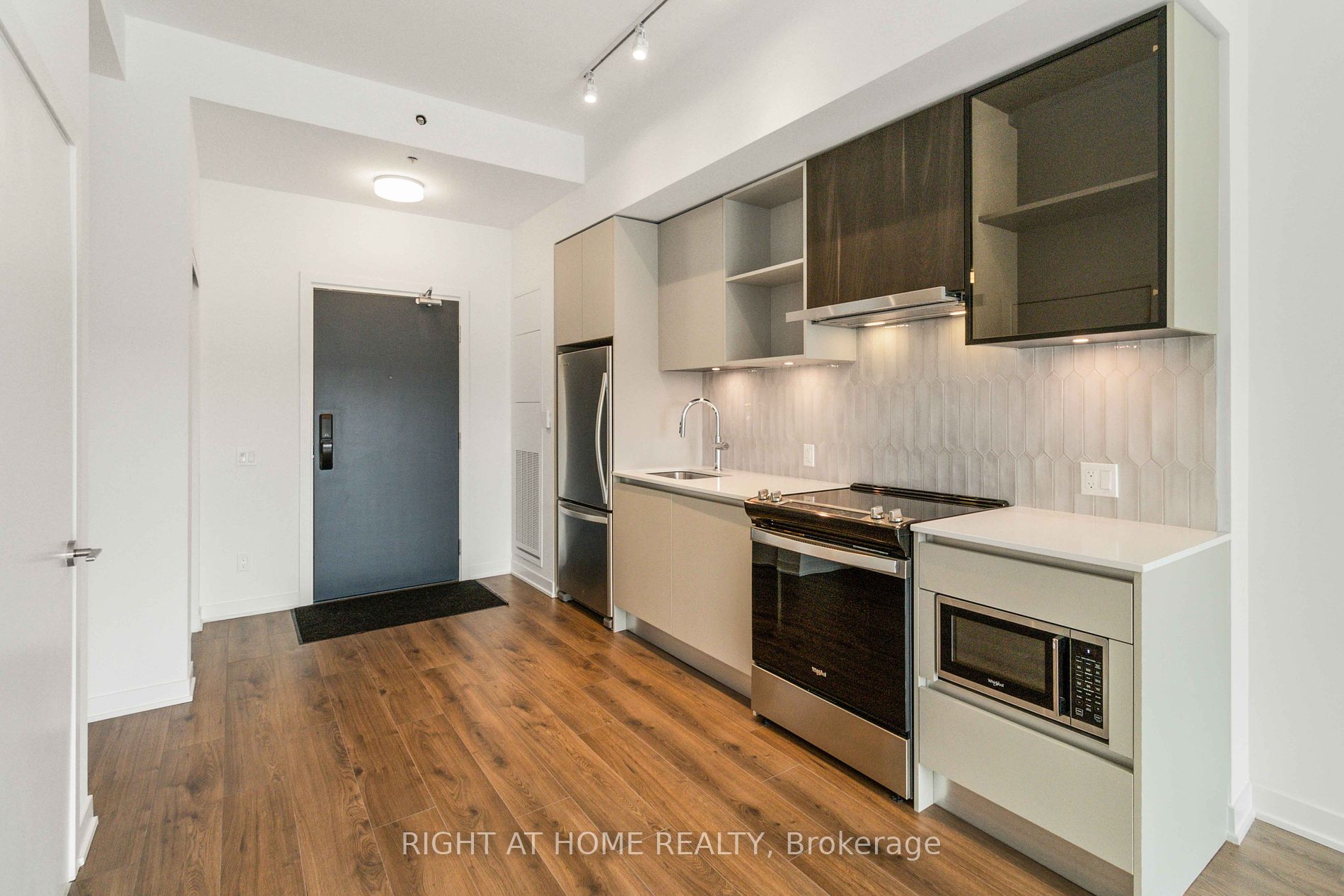 405 W Dundas St 532