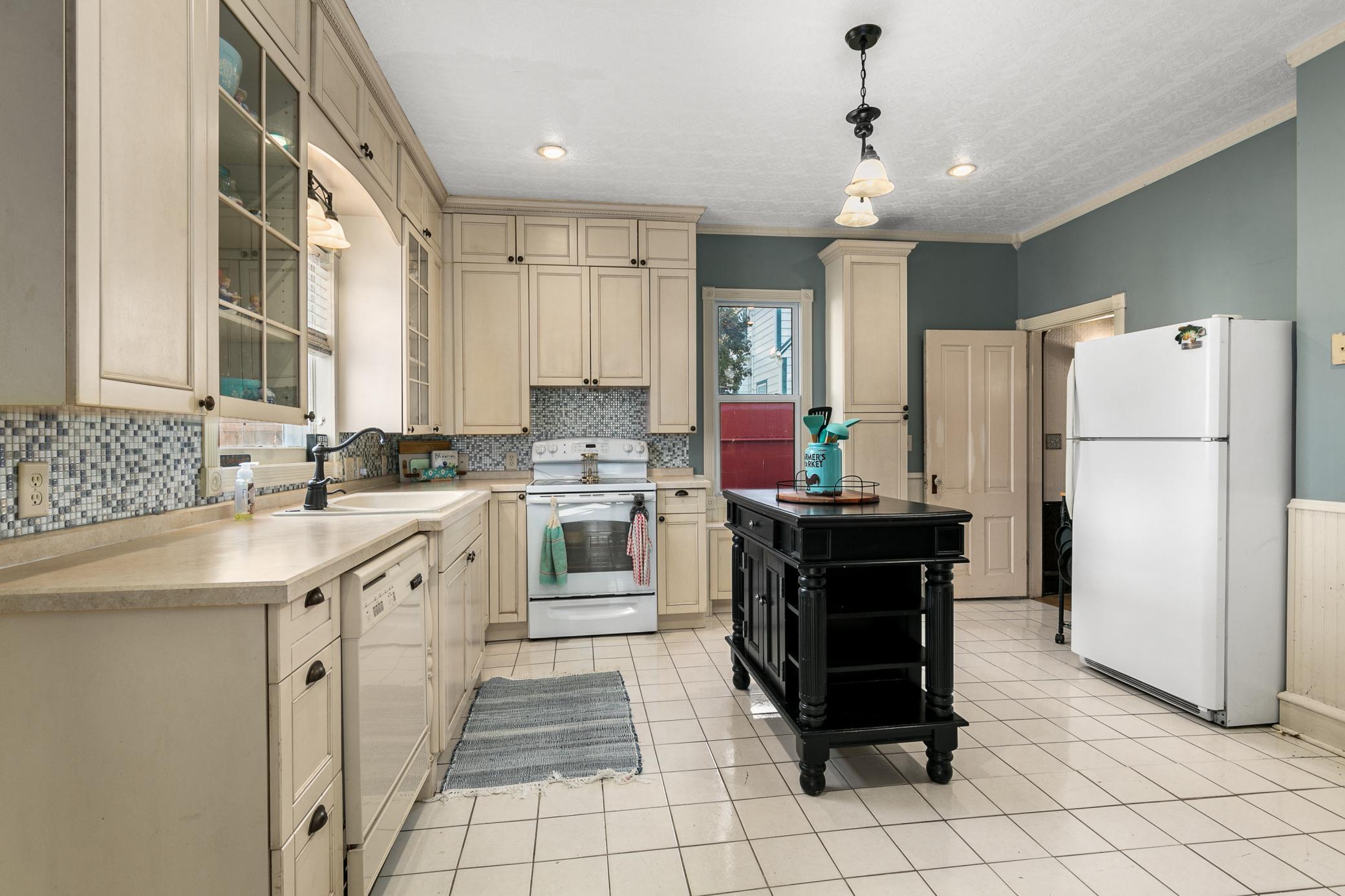 404 3rd Street SE