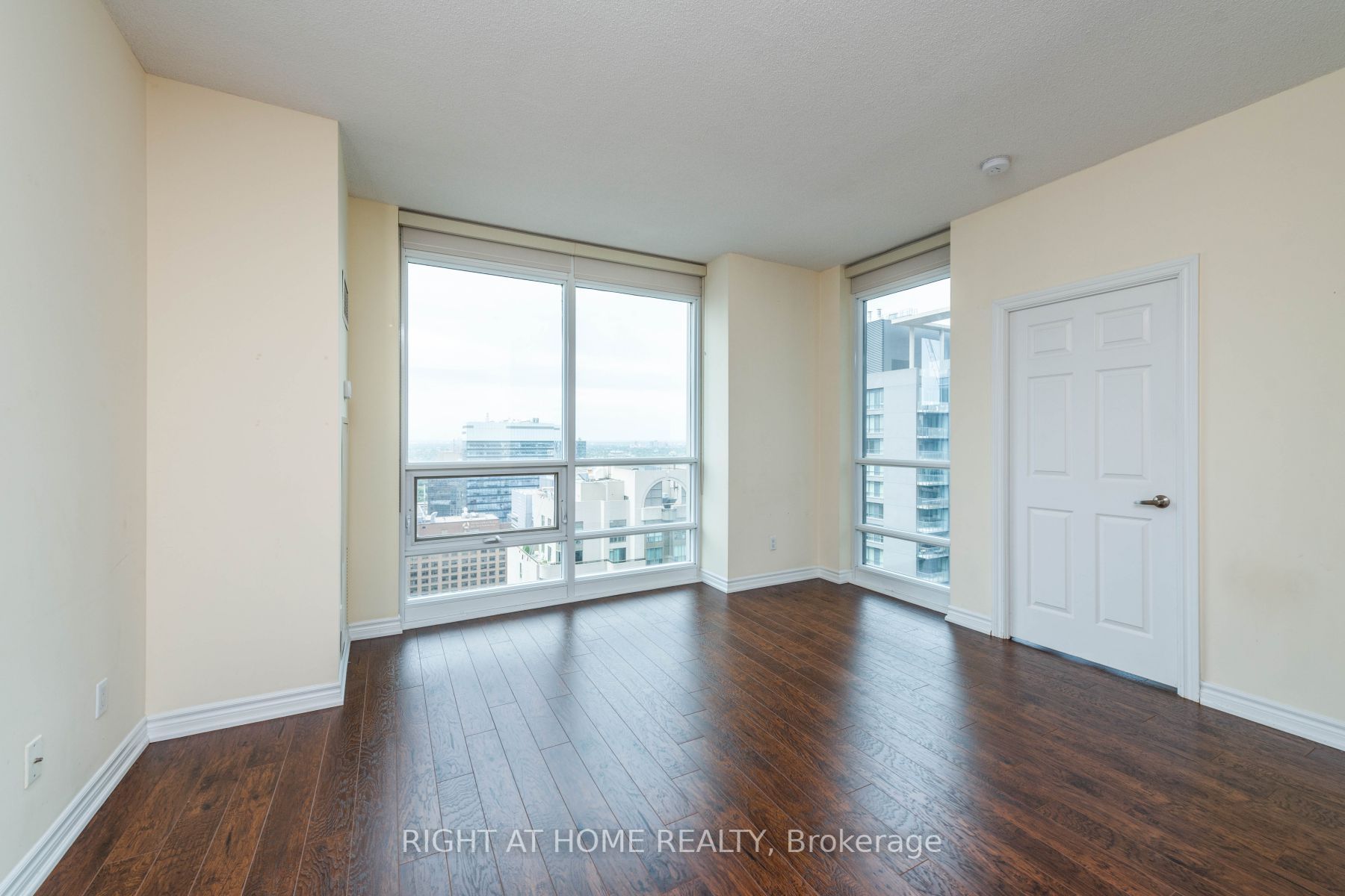 761 Bay St 2512