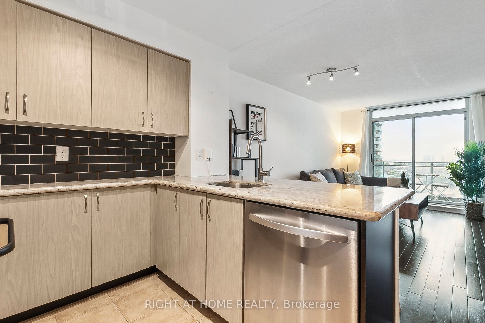 50 Lynn Williams St 1506