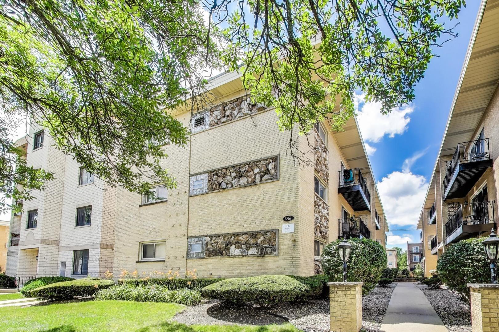 Amazing Location! Bright & Spacious 2BD/1BA Top-Floor Condo in Prime Edison Park! Just Steps to Both Uptown Park Ridge and Downtown Edison Park! This Open Concept, Freshly Painted Unit Features a Generous Living Room That Opens to a Private Balcony, a Separate Dining Area with Room for a Large Table, and an Updated Kitchen with Granite Countertops, Ample Prep Space, and a Peninsula for Extra Seating. Enjoy Two Spacious Bedrooms, a Newer Bathroom with Granite Counters, Beautiful Hardwood Floors Throughout, and Great Closet Space! Includes an Assigned Exterior Parking Spot in a Pet-Friendly Building. Close to Metra, Shopping, Dining, Expressway, and O'Hare. A Fantastic Opportunity in a Truly Unbeatable Location!  HIGHEST AND BEST OFFERS BEING CALLED FOR BY 6PM 7/23.