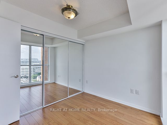 800 W Lawrence Avenue West Ave 1324