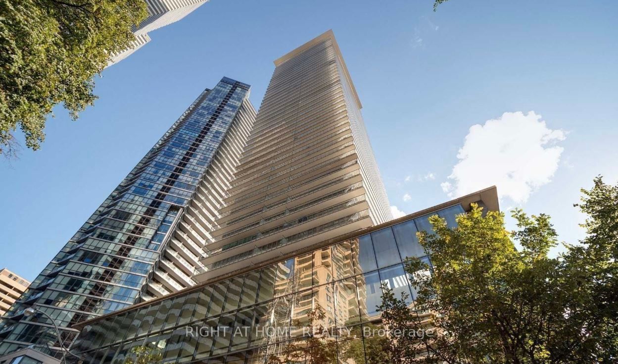 33 E Charles St 4504