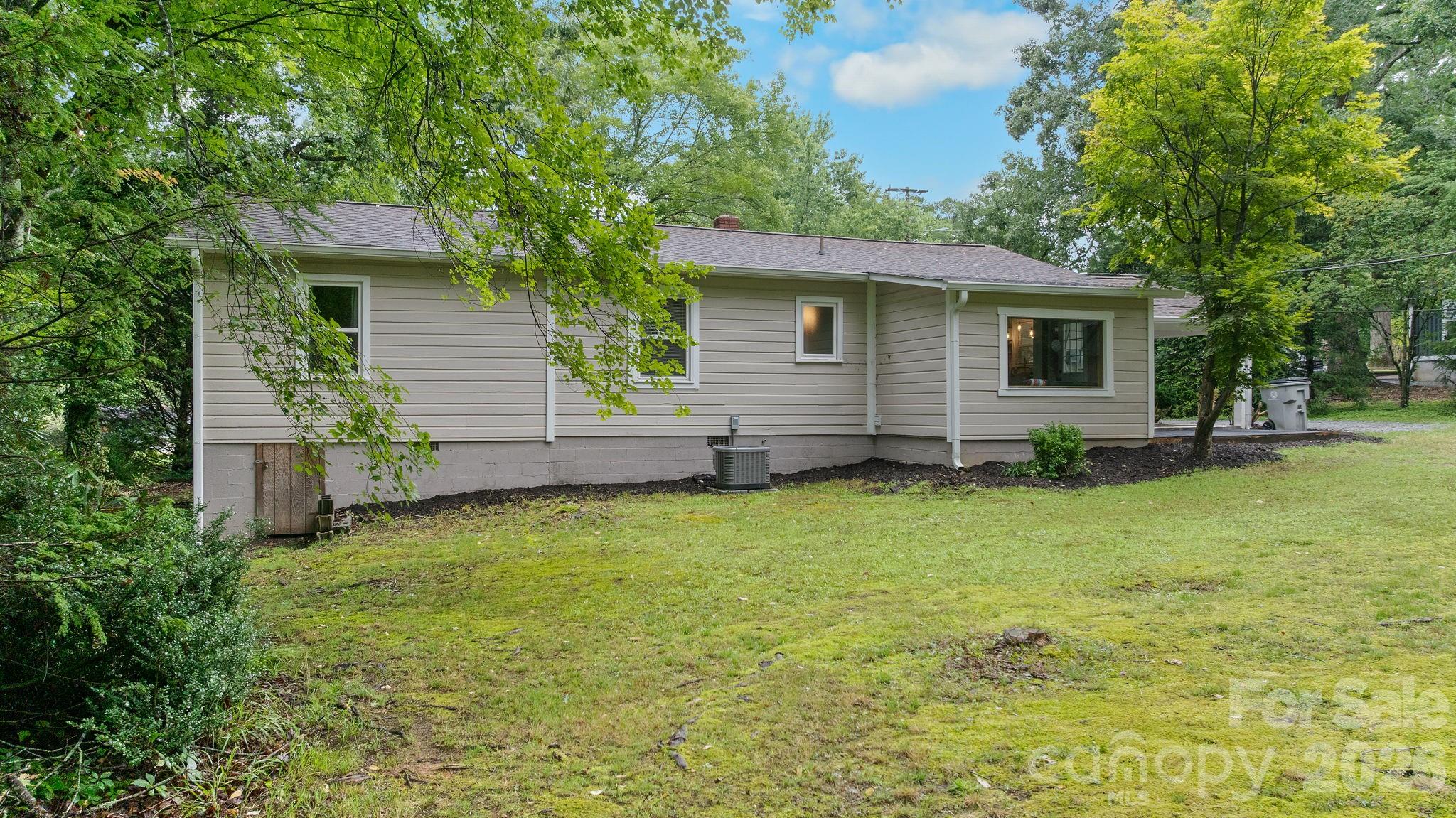 403 Shasta Lane SW
