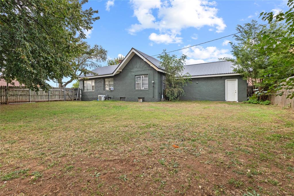 588 N Arapaho Avenue