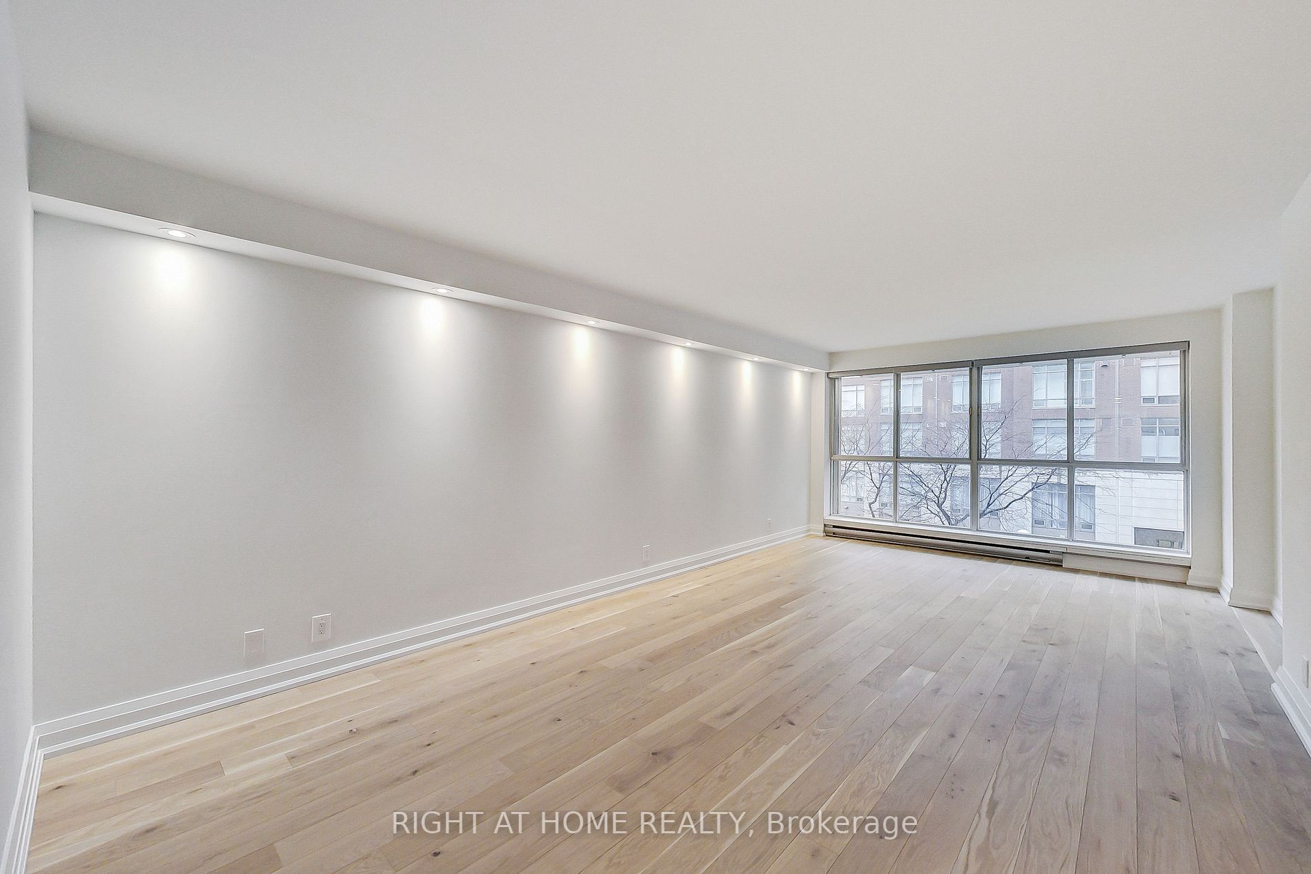 480 W Queens Quay 302W