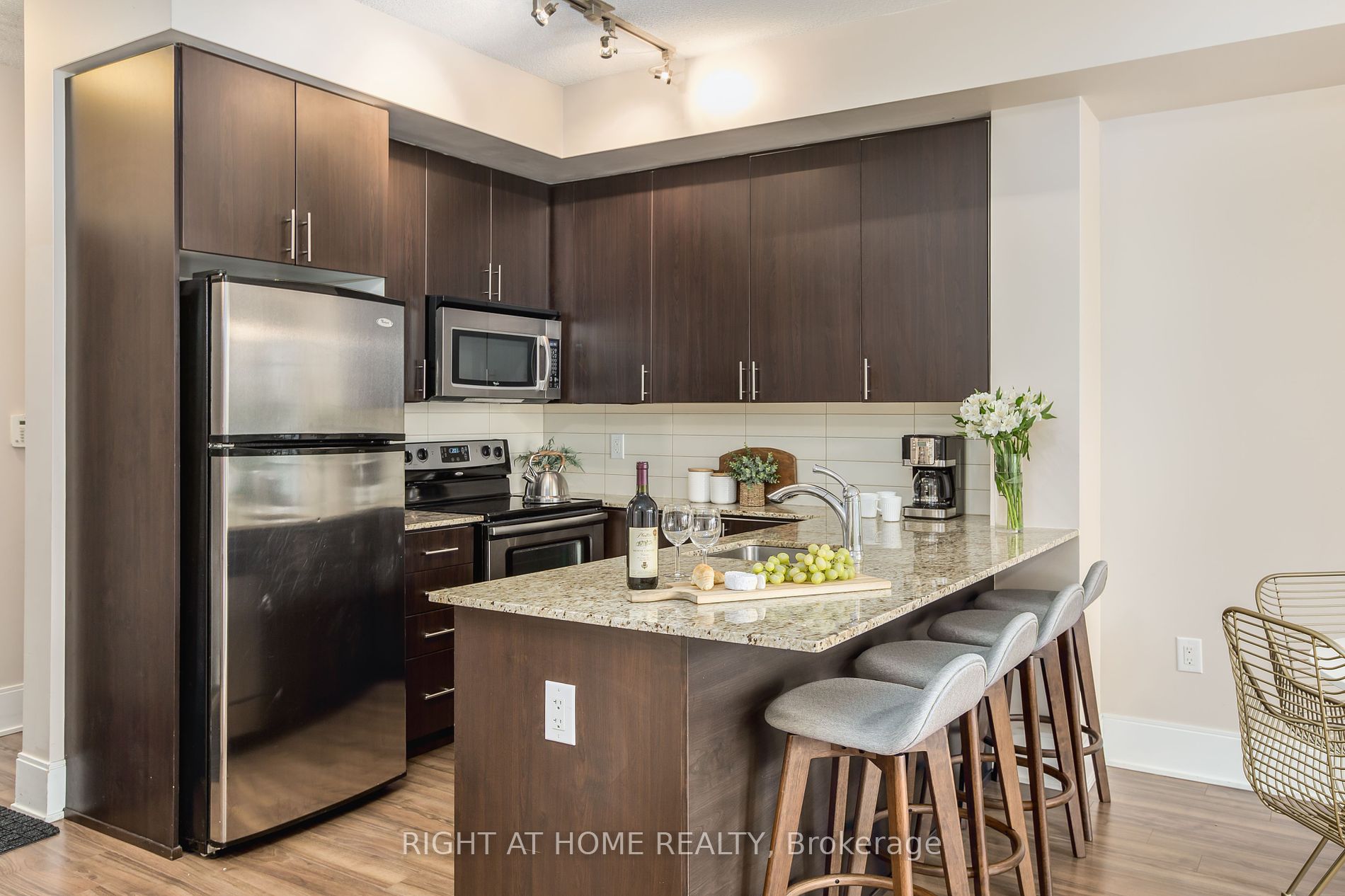560 W Front St 417