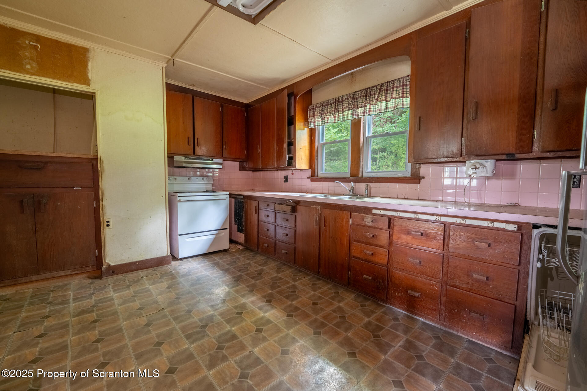 1942 Hess Road