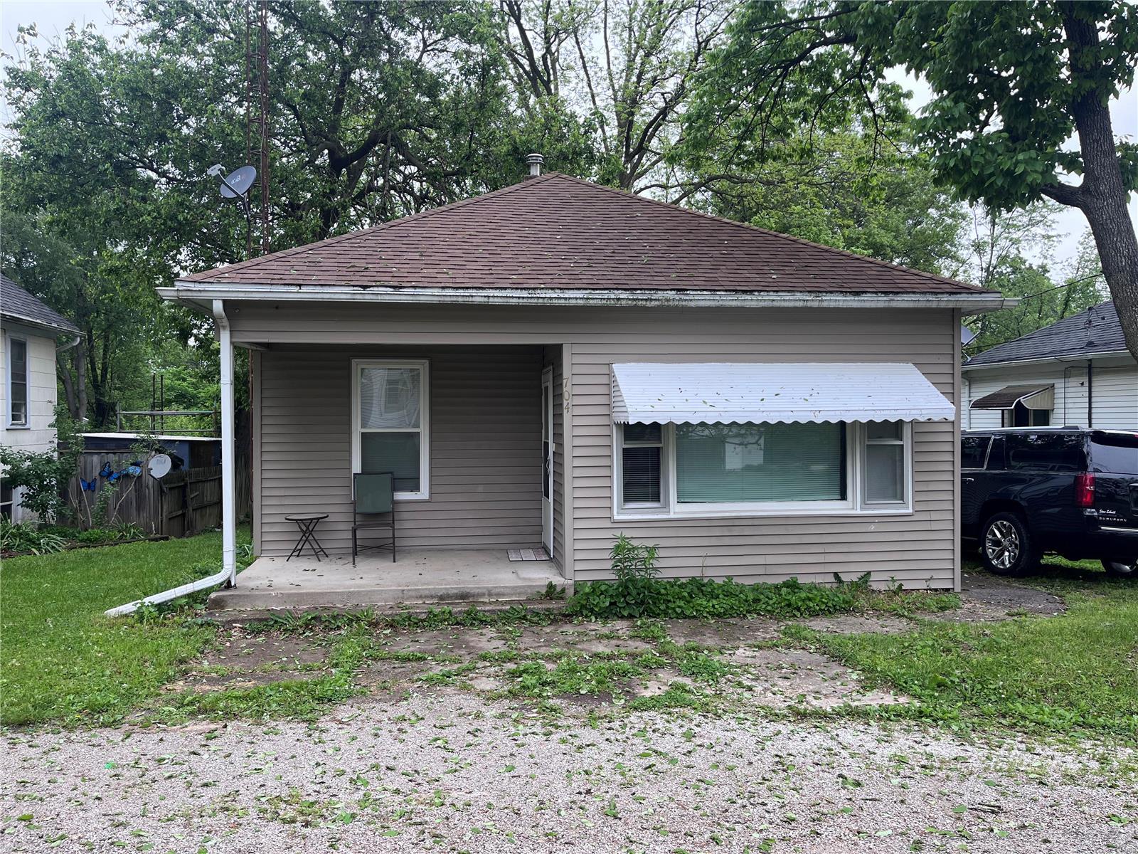 49,900 704 Grant Street Taylor Springs IL 62089 Montgomery County Realty