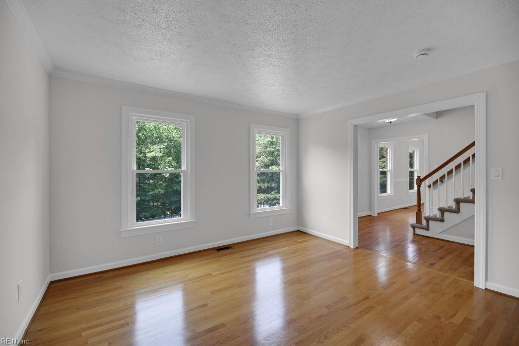 105 Londonderry Lane