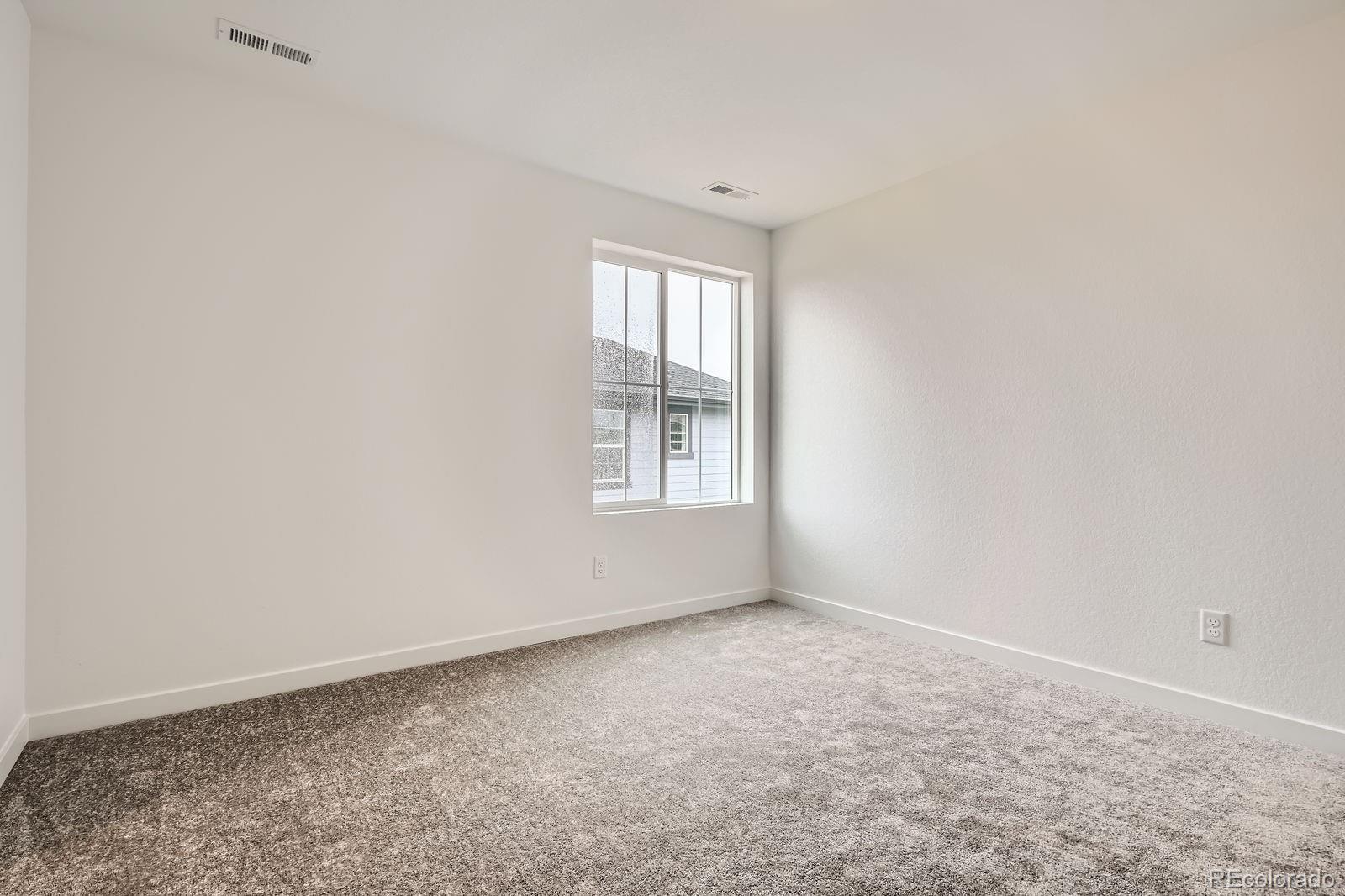 11039 Snowdon Street