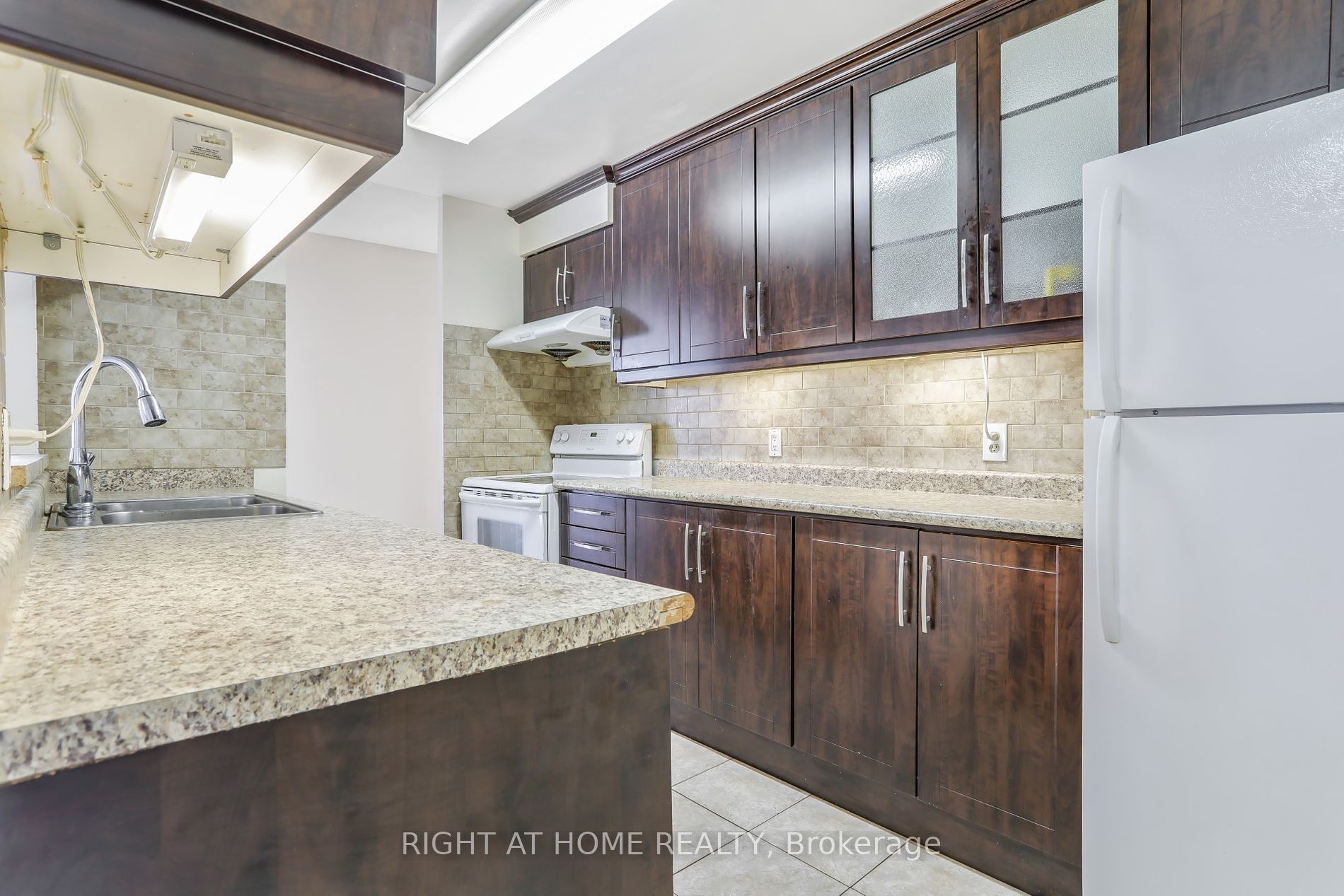 25 Trailwood Dr 904