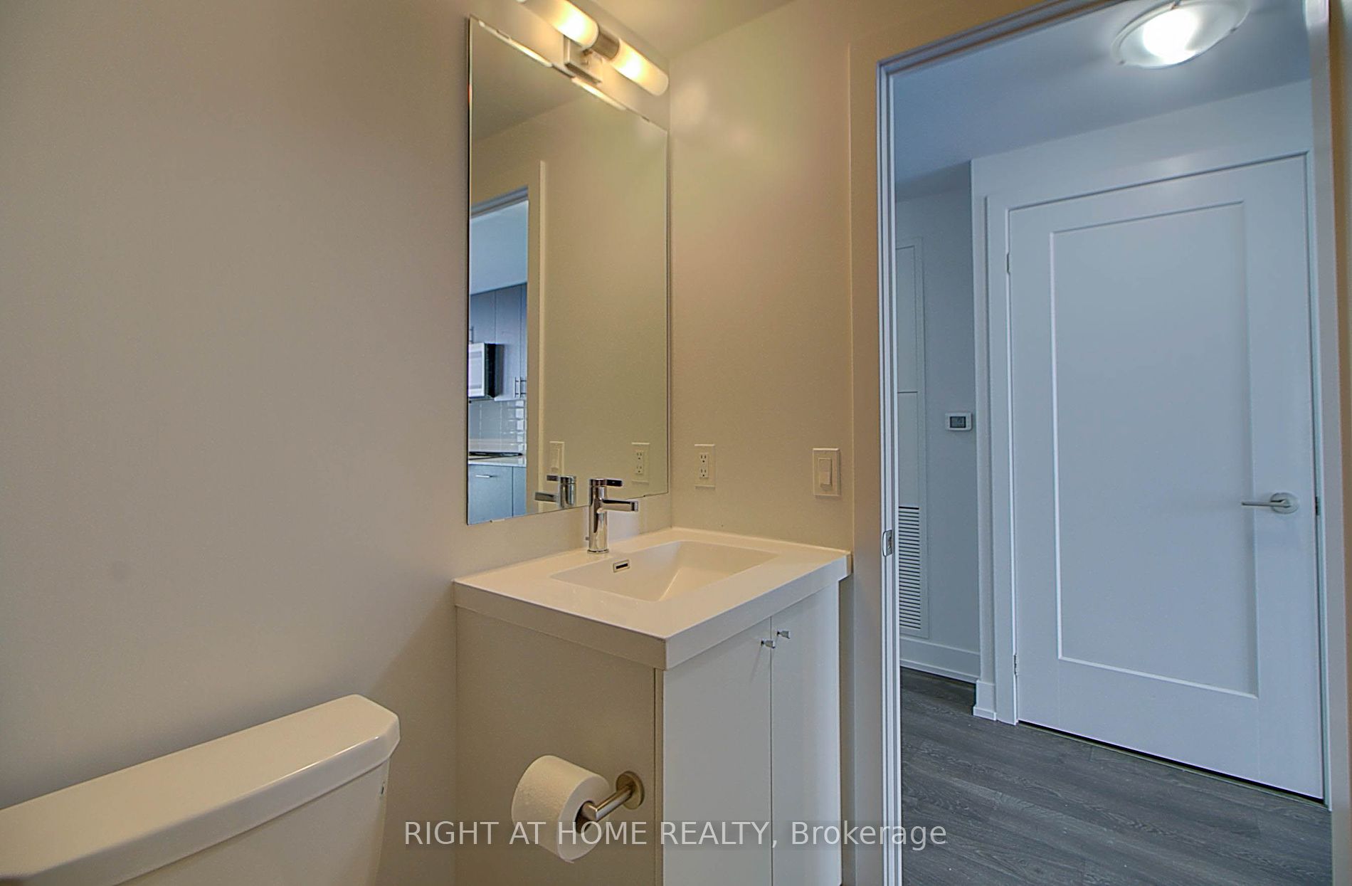 2550 N Simcoe St 2407