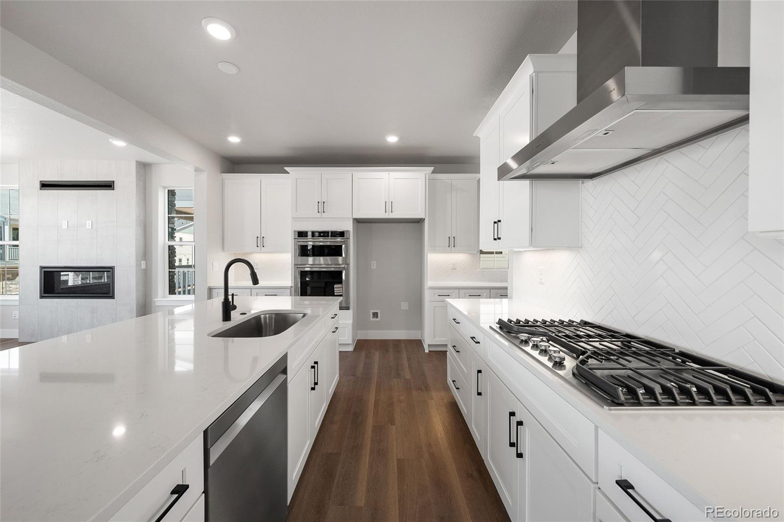 8652 Whiteclover Street