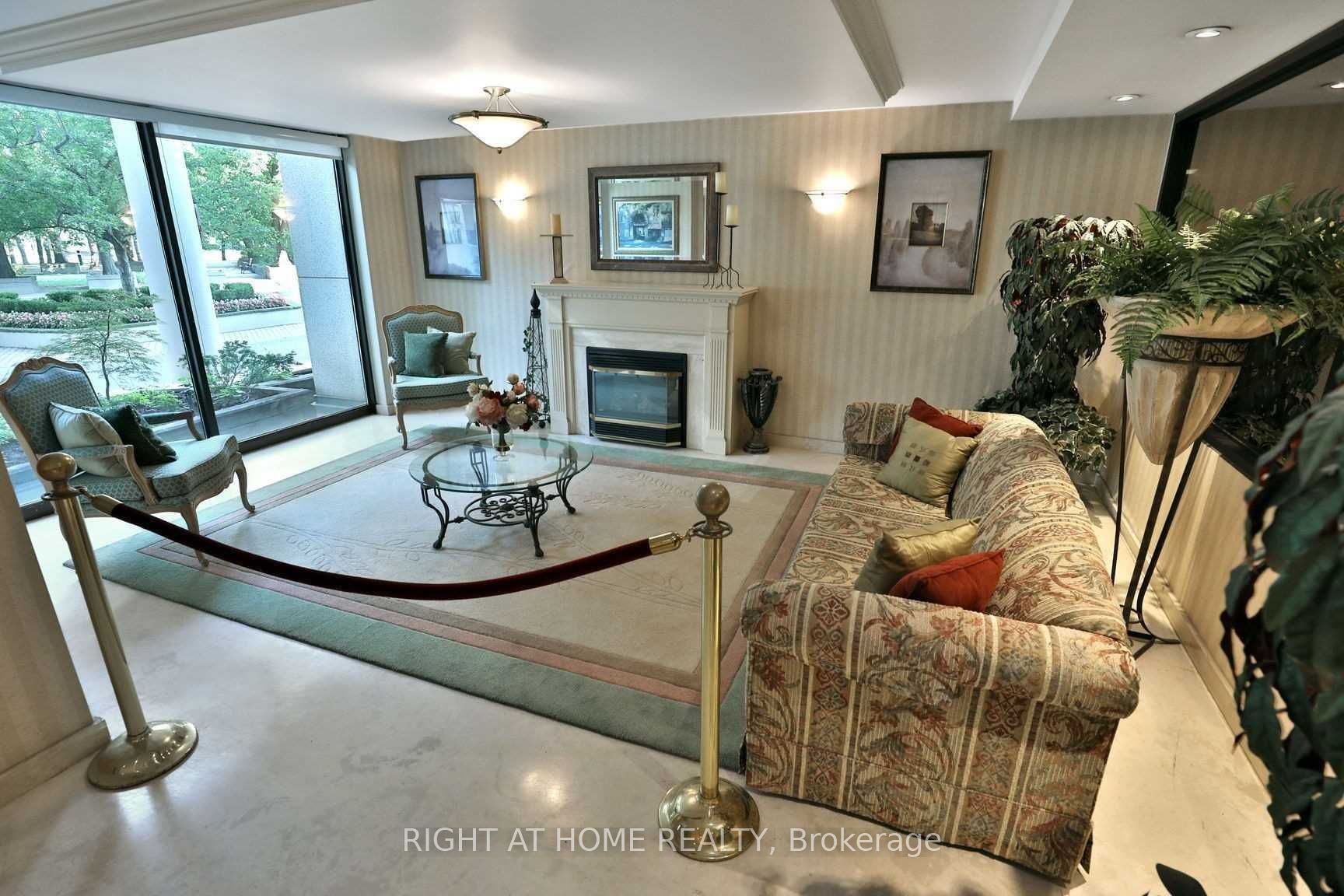 3700 Kaneff Cres Sph8