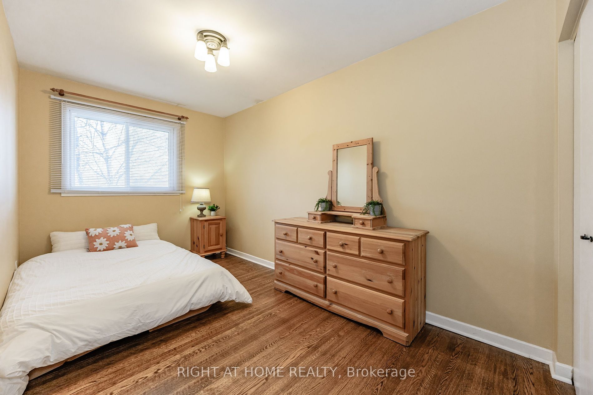 605 N Francis Rd 605