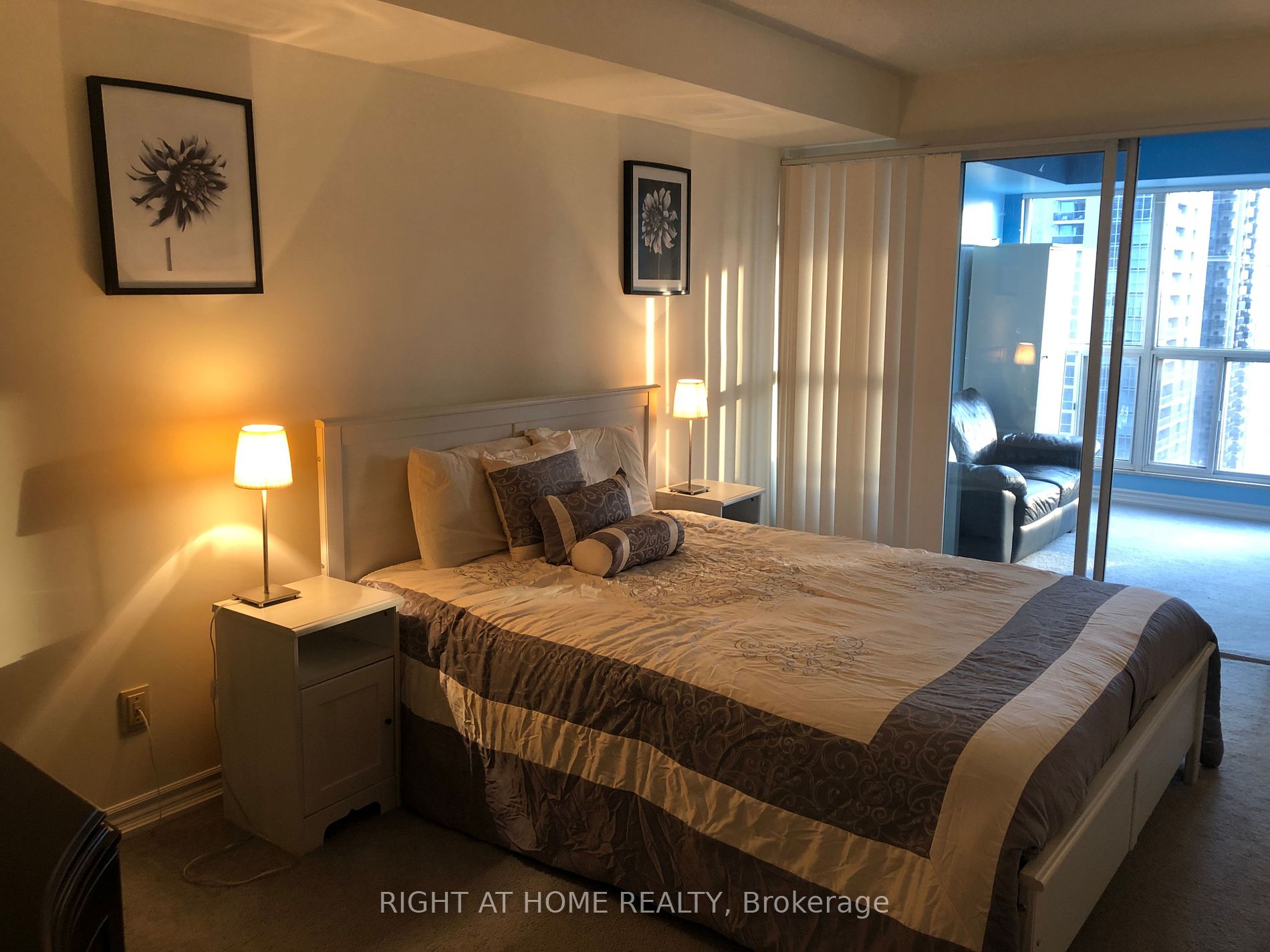 18 Hollywood Ave Ph106