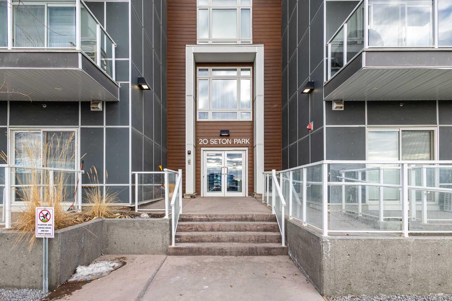 20 Seton Park SE 305