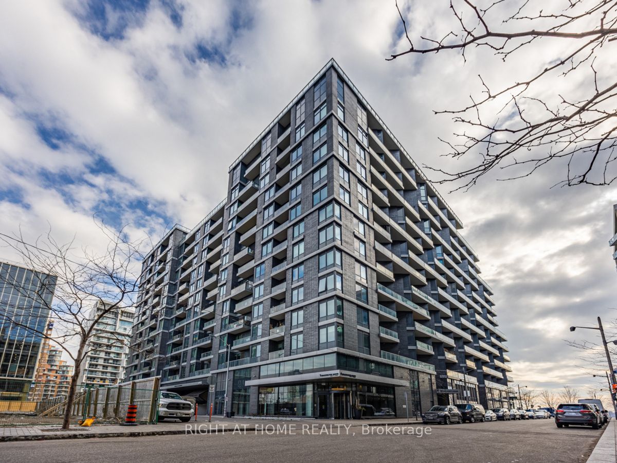 1 Edgewater Dr 215