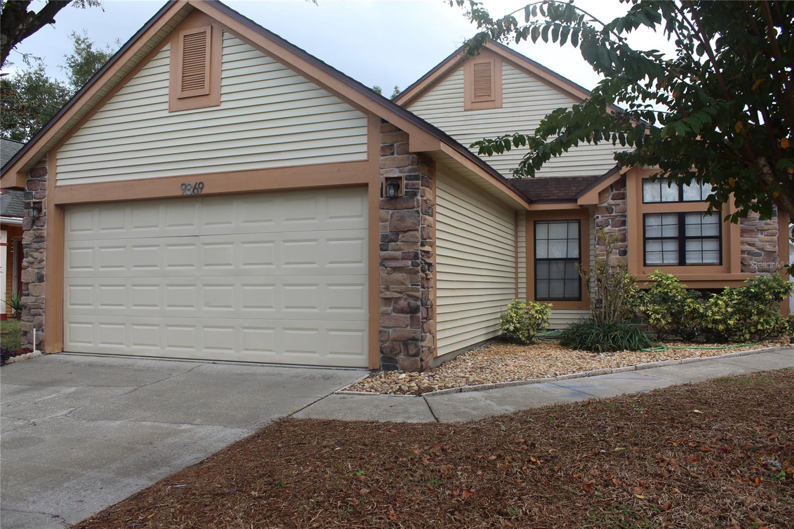 9869 Aloma Bend Lane