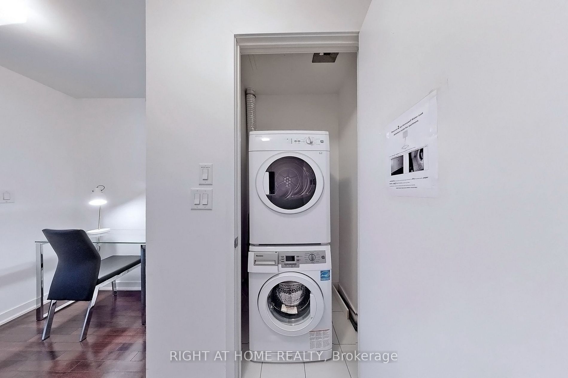12 York St 2406