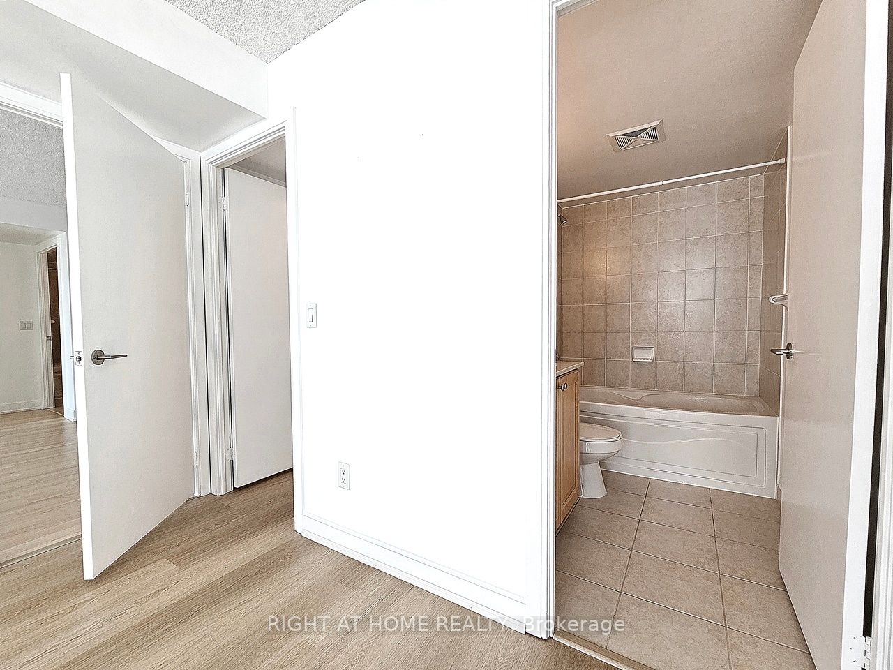 238 Bonis Ave 2619