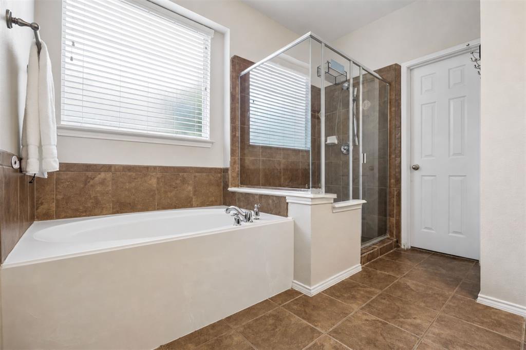 9004 Regal Oaks Drive